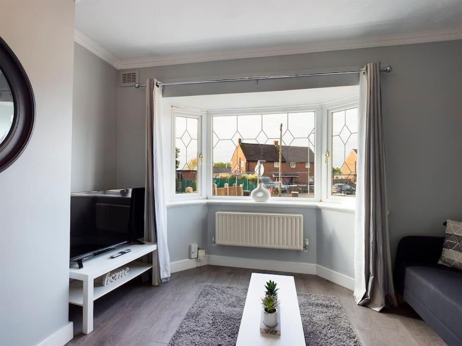 Stunning Family With Comfortable Surroundings By Our Short Ideally Situated Within Greater Manchester Apartment *