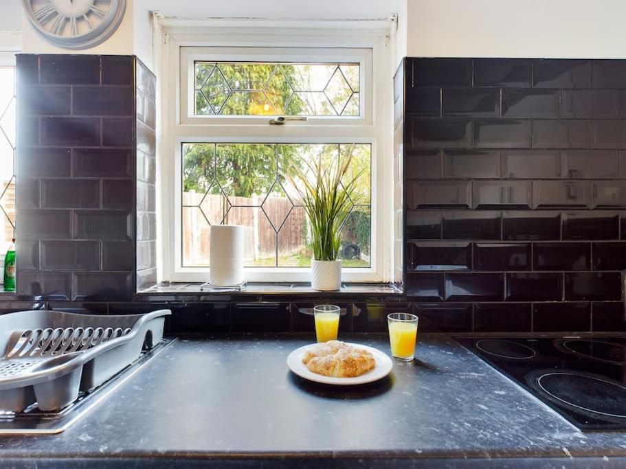 Stunning Family With Comfortable Surroundings By Our Short Ideally Situated Within Greater Manchester