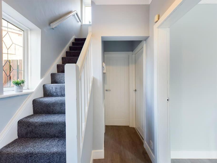 Stunning Family With Comfortable Surroundings By Our Short Ideally Situated Within Greater Manchester Apartment Hindley