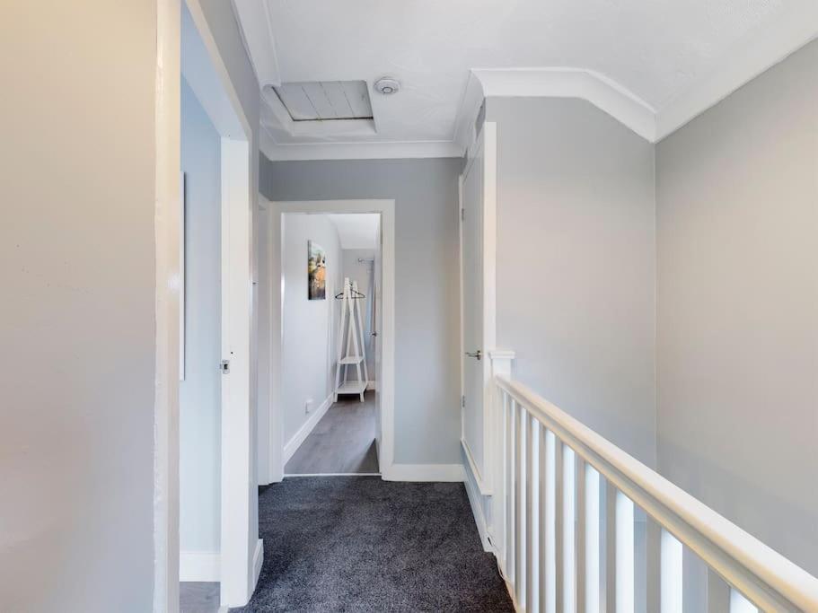 Stunning Family With Comfortable Surroundings By Our Short Ideally Situated Within Greater Manchester