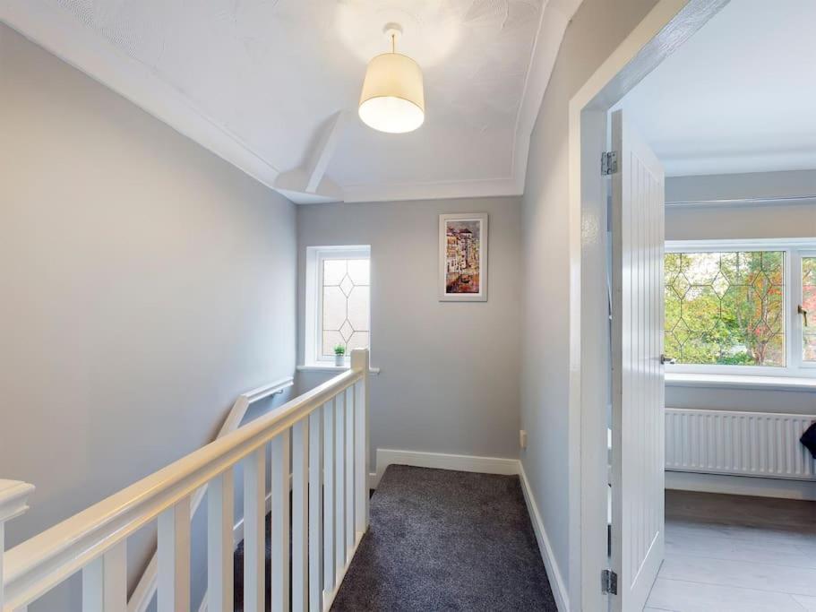 Apartment Stunning Family With Comfortable Surroundings By Our Short Ideally Situated Within Greater Manchester Hindley